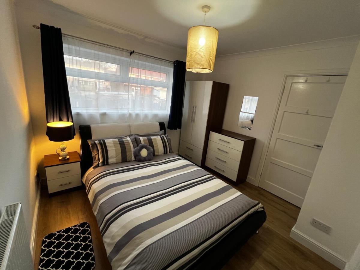 Springfield House- Near Newcastle Centre, Hospital And Keele University! Stoke-on-Trent Exterior foto